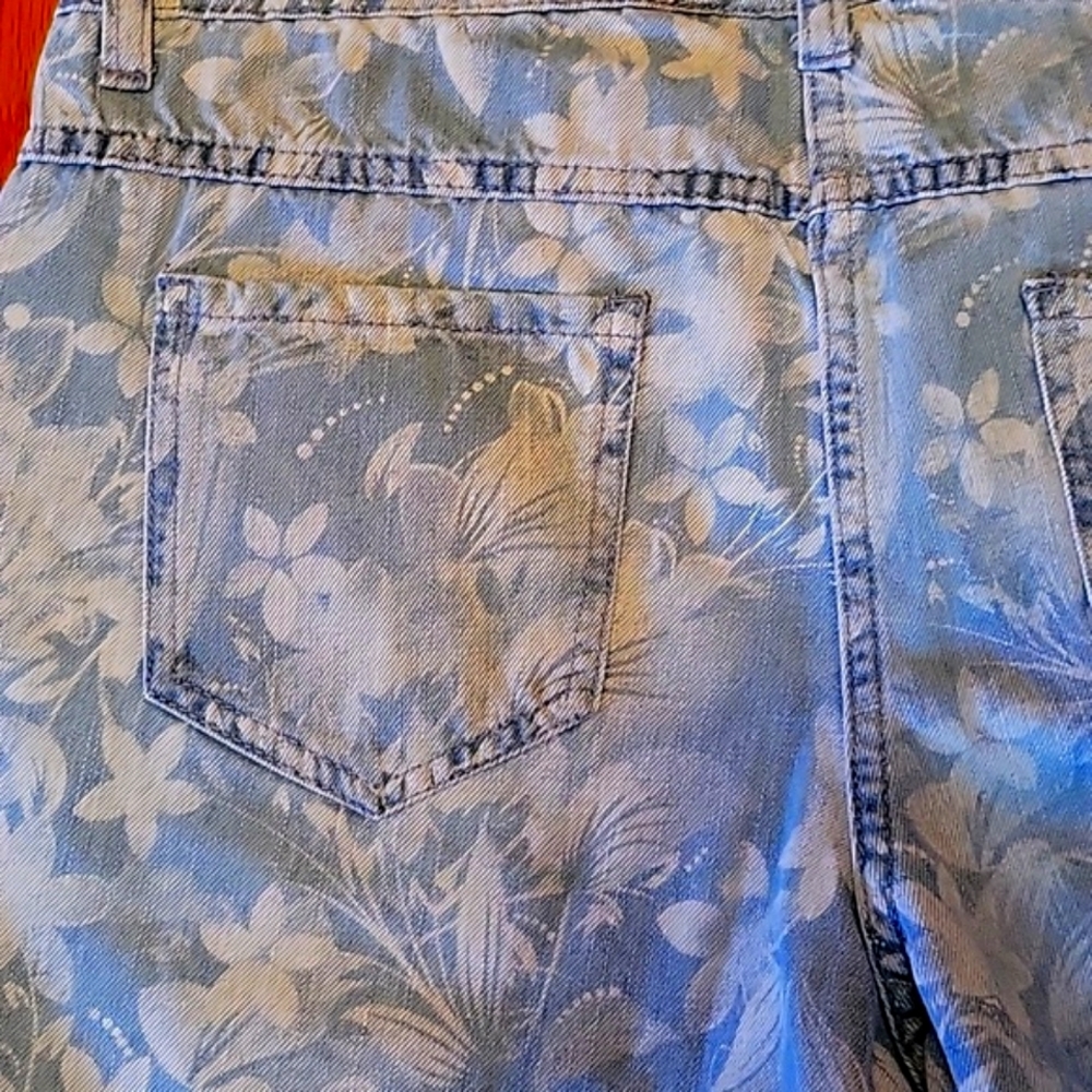 Per Se Women's Short - Picture 3 of 5